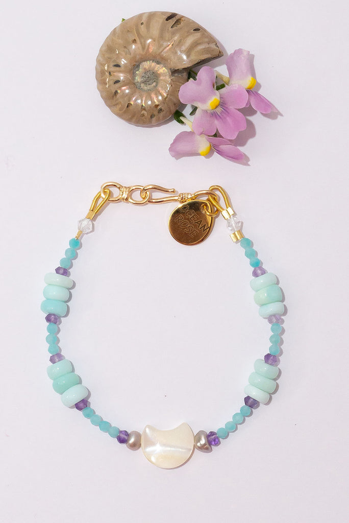 Discover our ethereal Bracelet Pastel Moon and it’s a gorgeous pastel toned colour combination.