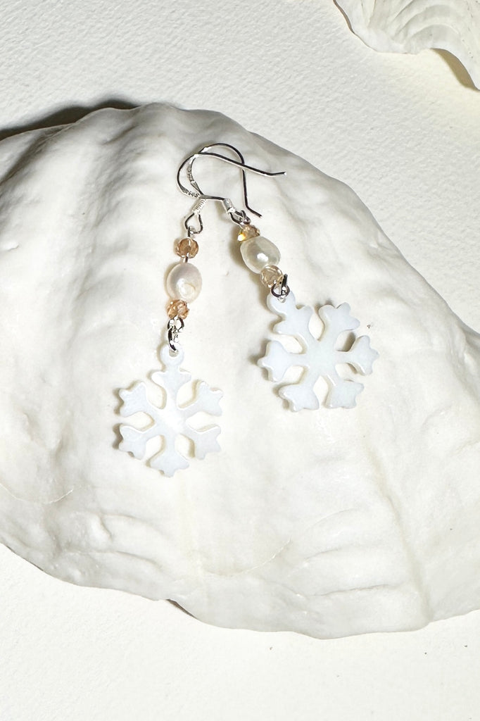 Hand cut Mother of Pearl snowflake earrings.
A small freshwater pearl.
