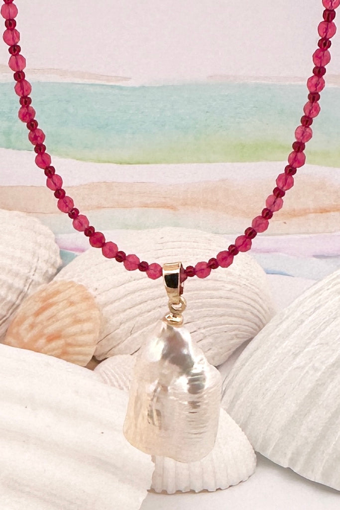 So pretty so chic, this large Baroque pearl hangs off a necklace of tiny faceted pink quartz beads, minimal with a touch of romance.