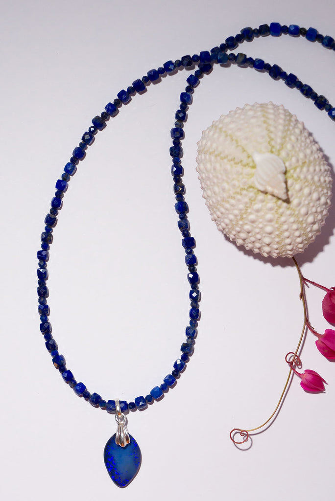 Deep Ocean blue, this Opal and Lapis Lazuli necklace brings the depth of the seas and the mystery of Neptune.