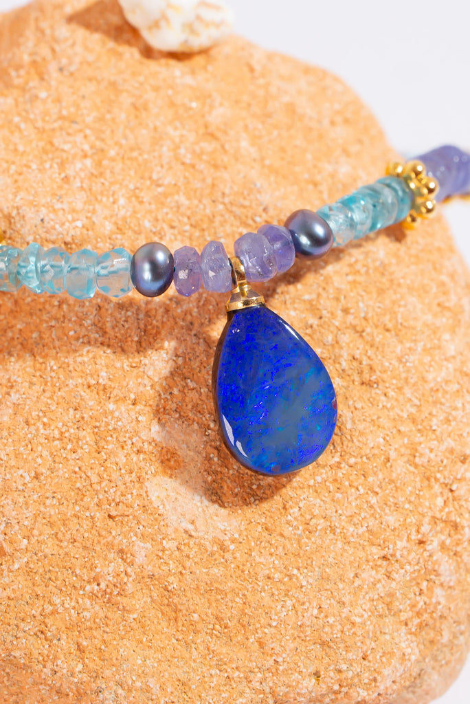 Discover the magical beauty of Australian boulder opal with our Necklace Gemstone Andromeda Springs.