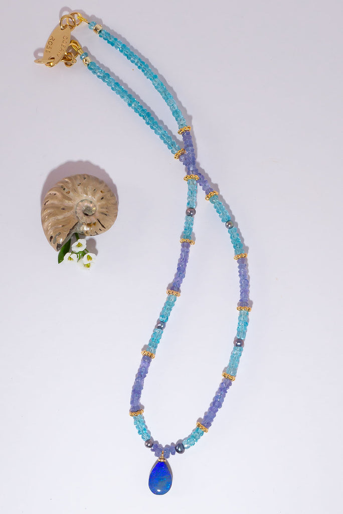 Discover the magical beauty of Australian boulder opal with our Necklace Gemstone Andromeda Springs.