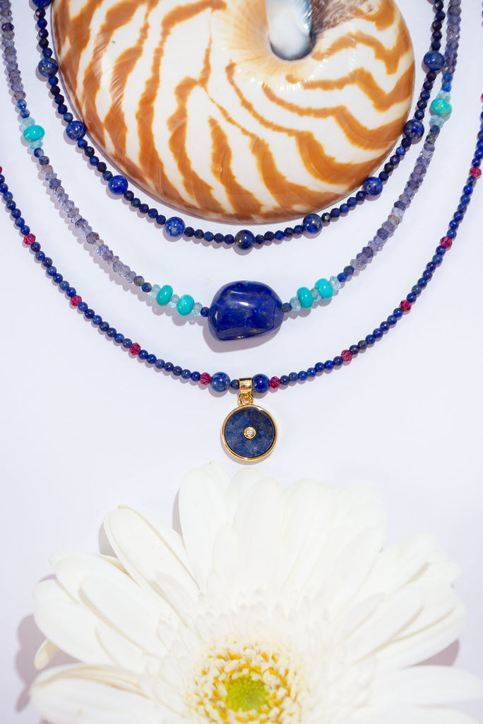 Discover the jewel tones of this delicate lapis lazuli necklace.