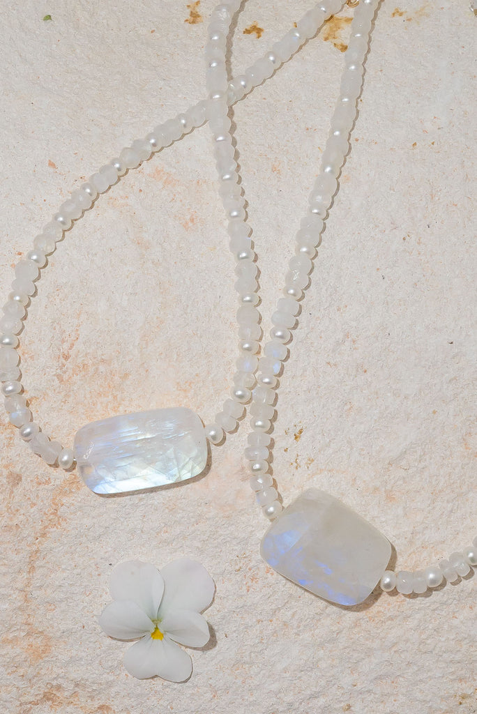 Fall under the spell of this shimmering moonstone necklace with it’s gorgeous rainbow of colour play.