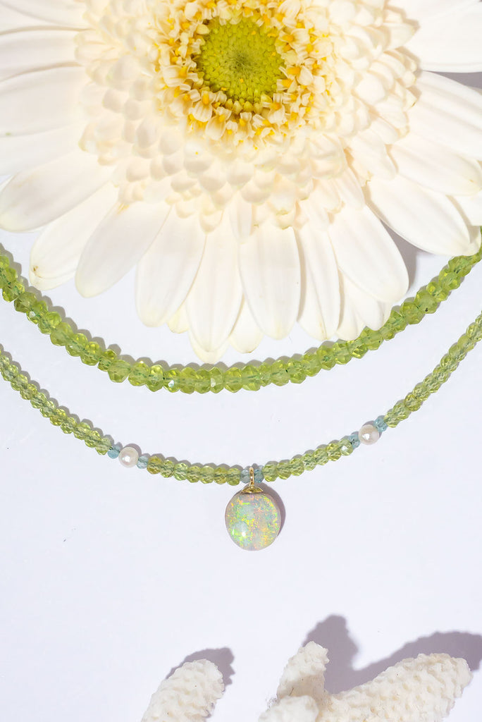 Shimmering in the sunlight this enchanting necklace is a gorgeously green dream.