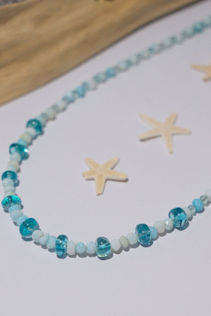 Add a touch of the arctic to your style with our super cool Necklace Gemstone Polar Blues.