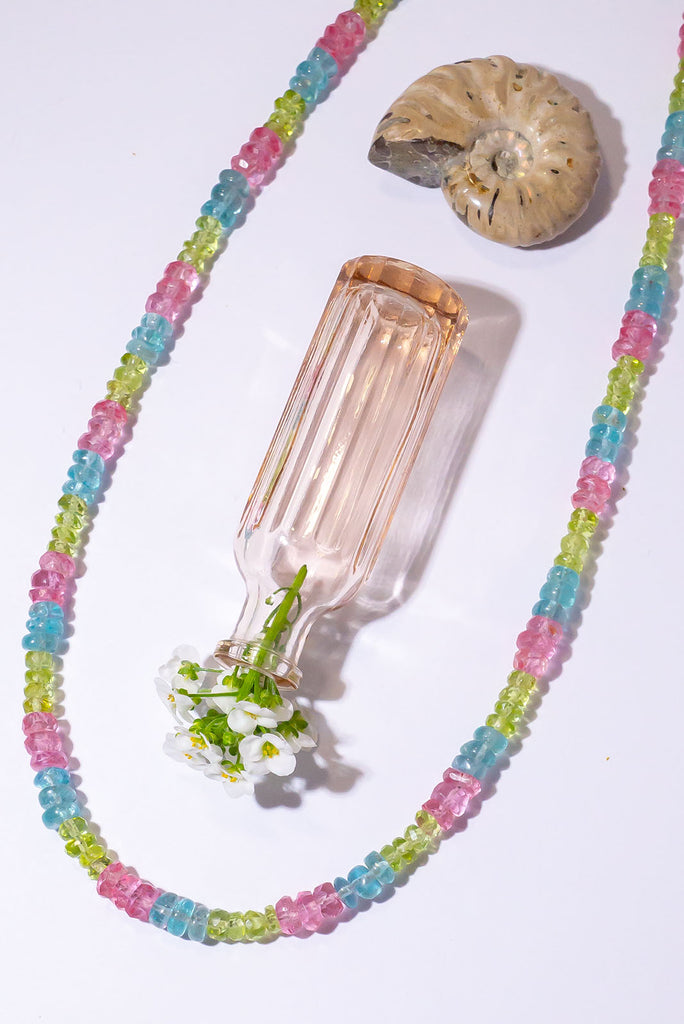 Step into spring with the delicious sorbet tones of our Necklace Gemstone Sorbet.