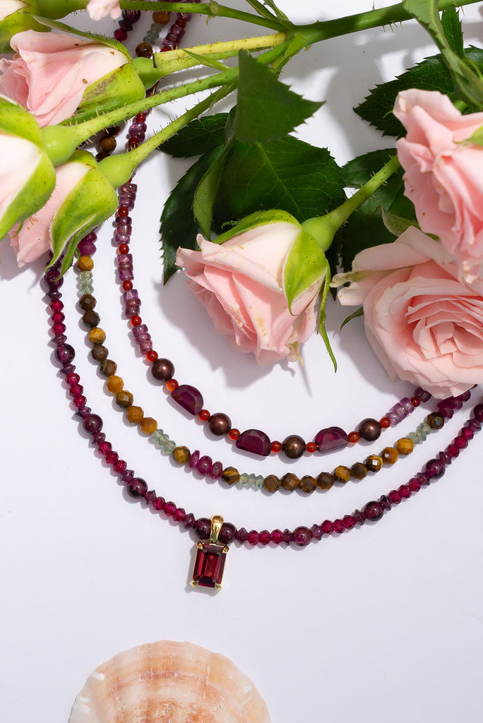 Featuring enthralling jewel tones of red this gorgeous necklace is a romantics dream.