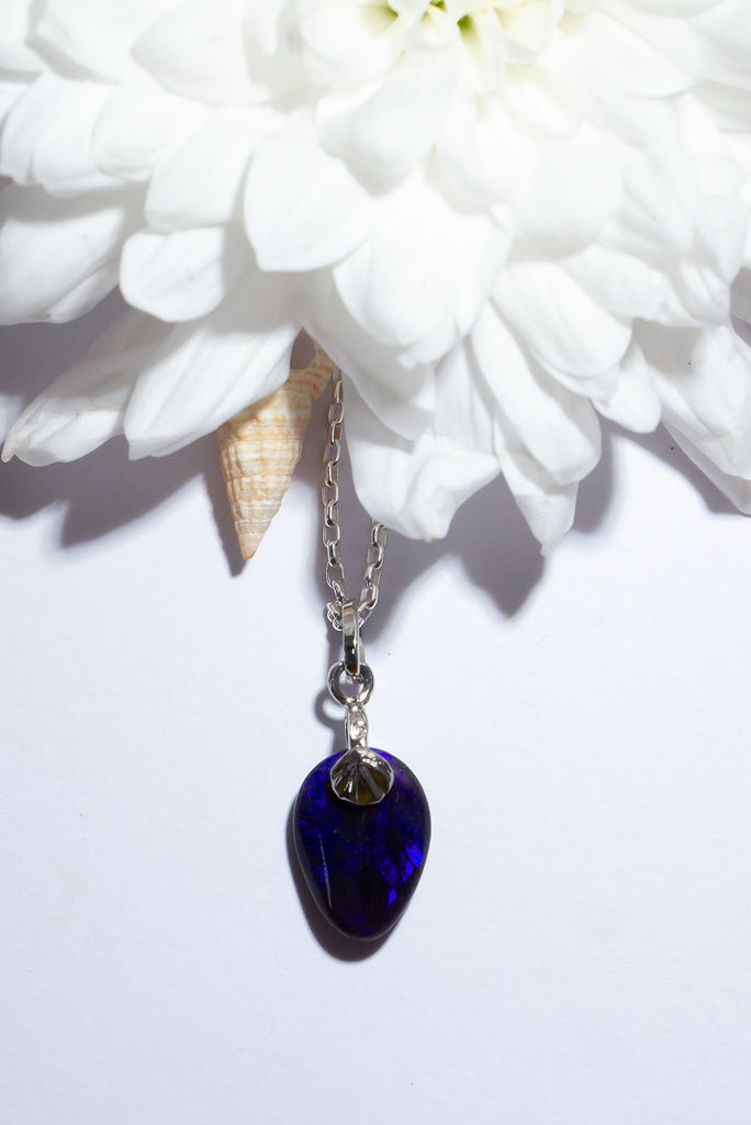 A little droplet in the essence of blue, on a silver chain this pendant is so chic.