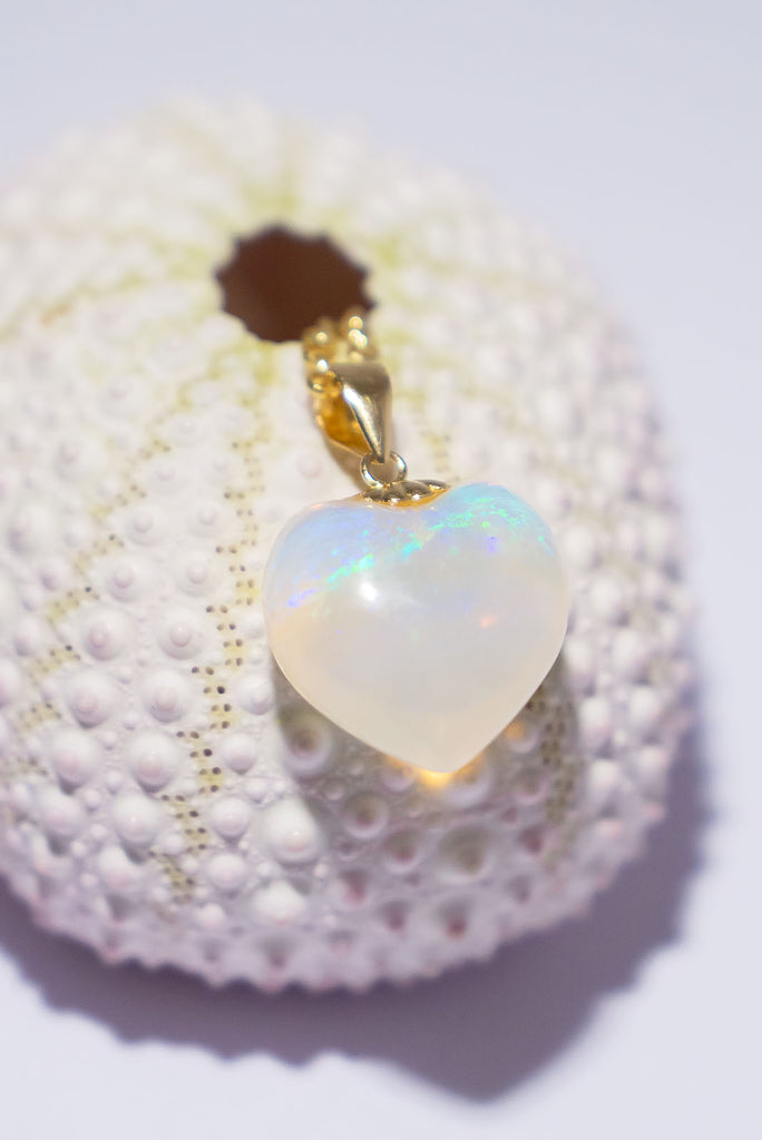 As soft as an ocean breeze this beautiful heart shaped opal pendant has peaceful drifts of green, blue and mauve floating above a pale gold sea.